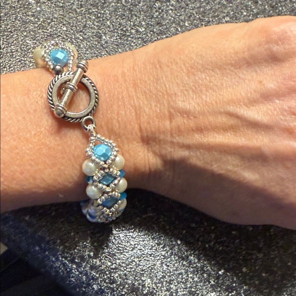 None Jewelry - Elegant Blue and Silver Beaded Bracelet